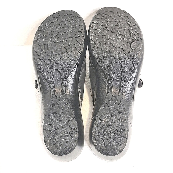 Cabela's Metallic Leather Clogs, Size 9.5 - Picture 7 of 7